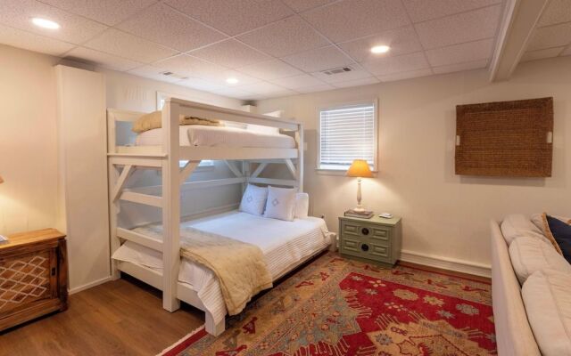 4 BR Sleeps 10 Near UGA & Downtown