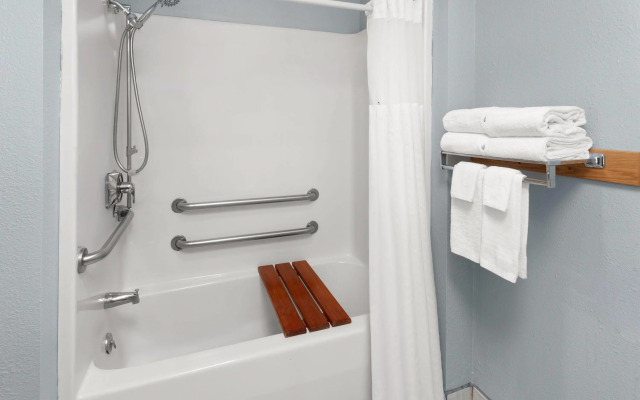 AmericInn by Wyndham Reedsburg