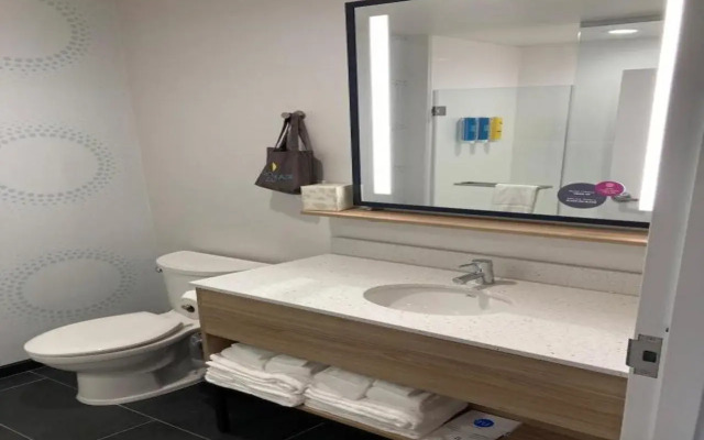 Tru By Hilton Monroe