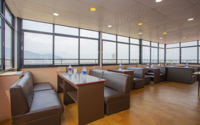 Oyo 414 Hotel Om