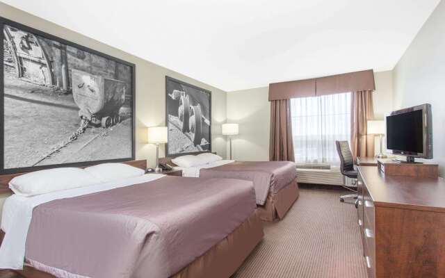 Super 8 by Wyndham Red Lake ON