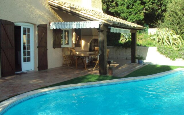 Villa de 3 chambres avec vue sur la mer piscine privee et jardin clos a Cavalaire sur Mer a 1 km de la plage