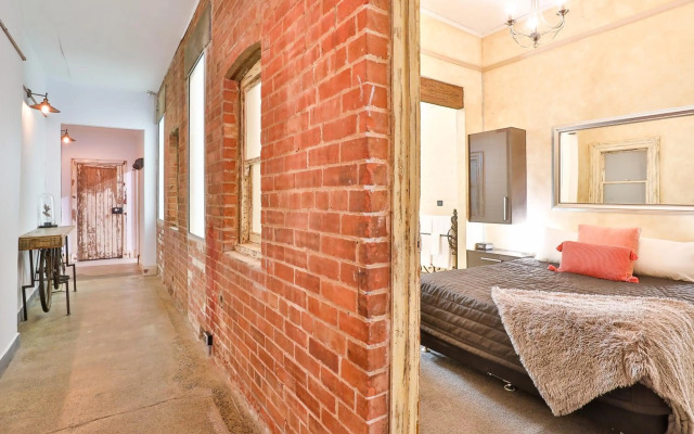 Indulge Apartments - Eighth Street