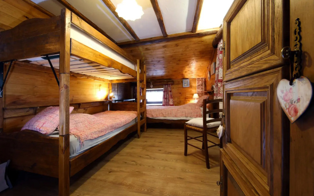 Spacious holkiday home in Mettet with large garden