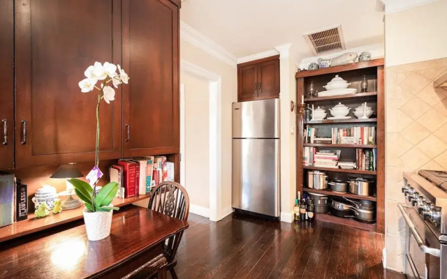Elegant Home in the Heart of LA 2 Bedrooms 1 Bathroom Duplex