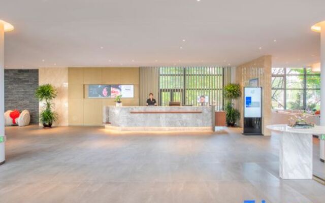 Yatai Conference Center Hotel