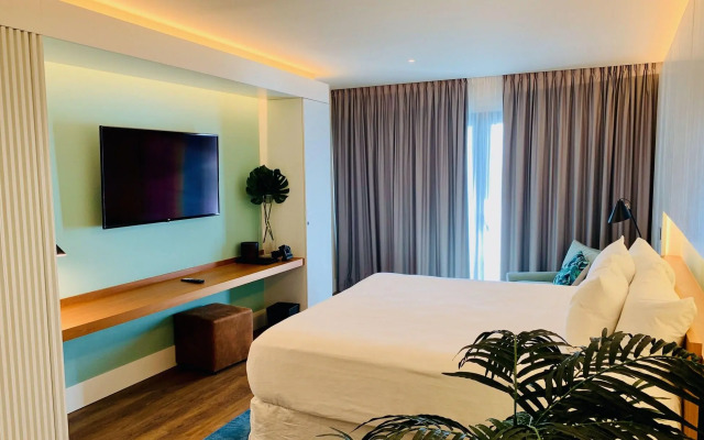 Holland House Beach Hotel