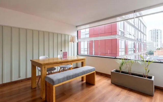 w Upscale 1BR in Cabrera