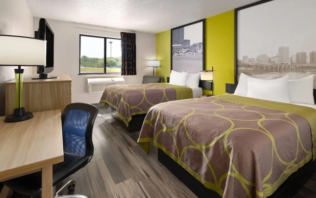 Super 8 by Wyndham South Boston VA