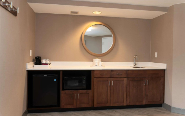 Hampton Inn & Suites Arlington Crystal City DCA