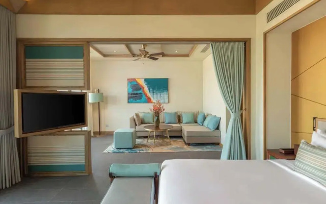 Luxe 3BR Villa: Pool, Breakfast & Housekeeping