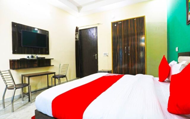 OYO 9382 Hotel Homestay