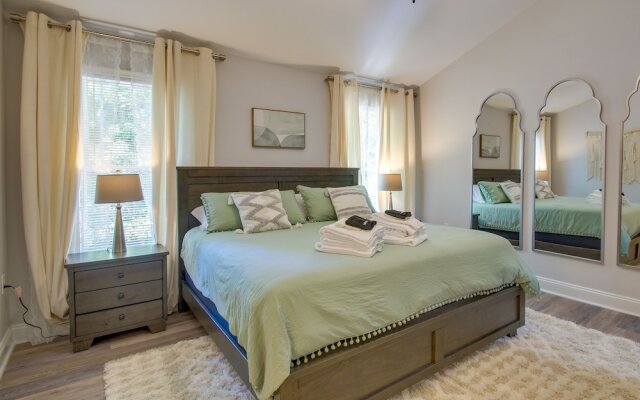 Lynchburg Rental w/ Deck: Near Downtown!