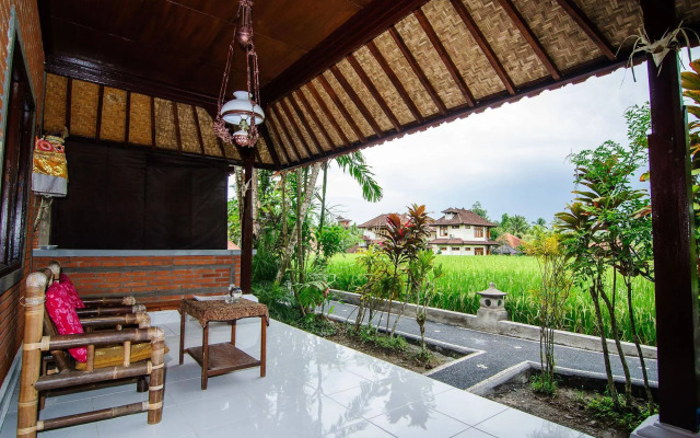 Puji Bungalow & Hostel