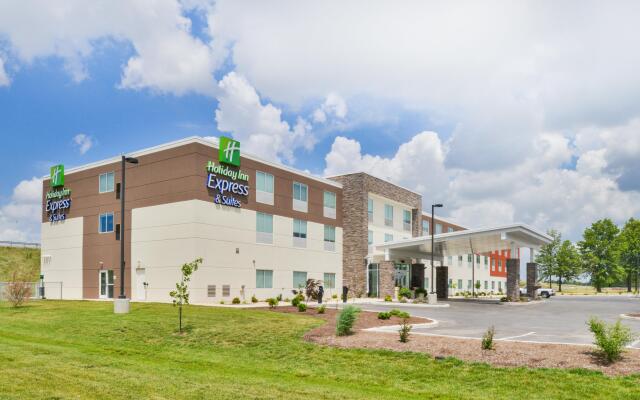 Holiday Inn Express & Suites Salem, an IHG Hotel