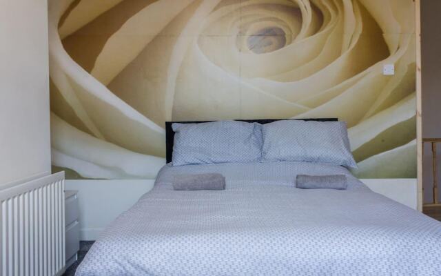 Beautiful 4-bed House in Bootle