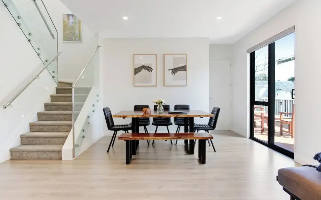 Central Oasis Townhouse with Parking