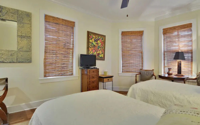 Amelia Home by Avantstay In Historic Old Town w/ Pool