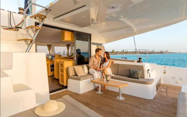 Luxury Catamaran Lagoon 42, AC & GN