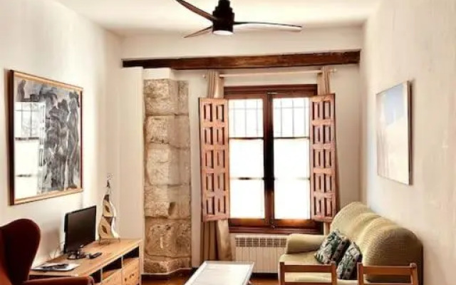 Charming, spacious Albayzin apartment