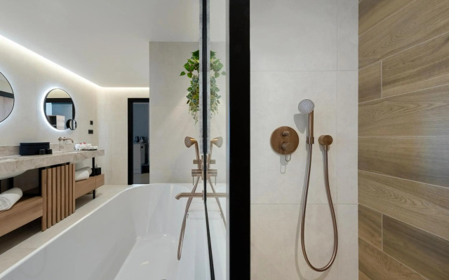 Golden Tulip Lyon Ouest Techlid Hotel & Spa