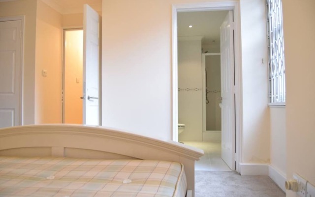 3 Bedroom Bayswater Flat