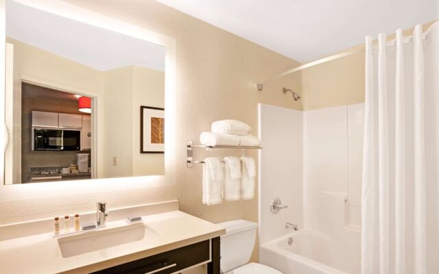 Hawthorn Suites by Wyndham Detroit Auburn Hills