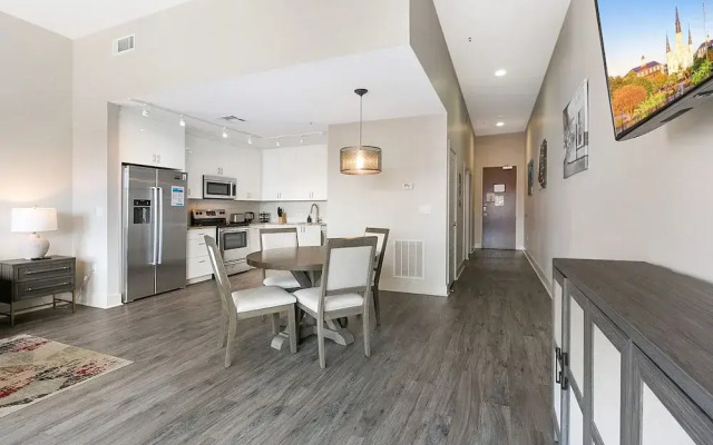 Spacious Condo near Local Favorite Spots