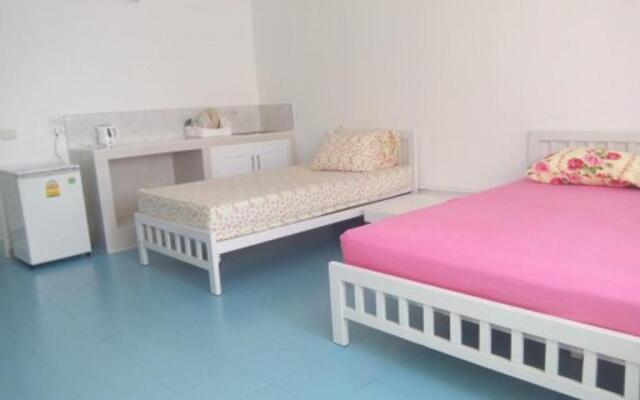 Room in Guest Room - Impact Don Mueang Bangkok Guest House