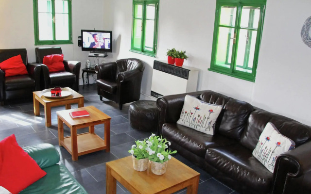 Authentic Holiday Home with Garden near Trutnov