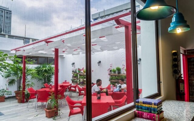 Tomo Hostel