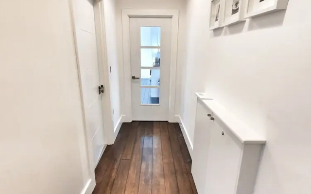 Urbane Spacious Executive Apartment