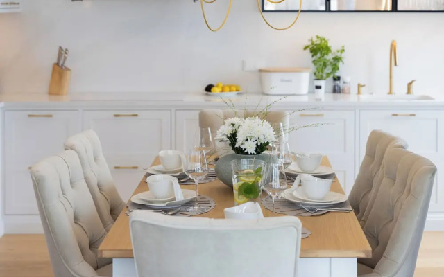 Jantaris Apartment by Renters Prestige