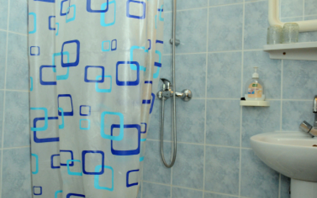 Room Port - great loaction and free parking: R2 Mala Murter, Island Murter