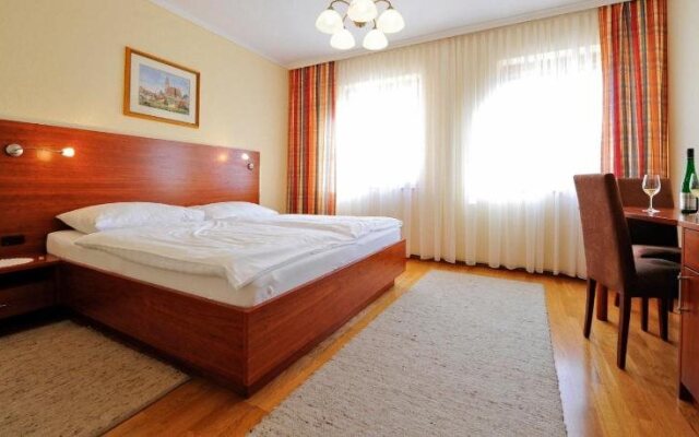 Gï¿½stehaus & Appartements Lehensteiner Wachau