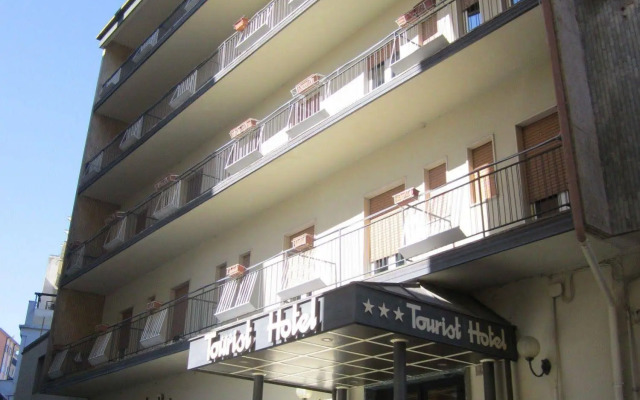 Tourist Hotel
