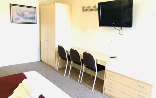 Overlander Motor Lodge