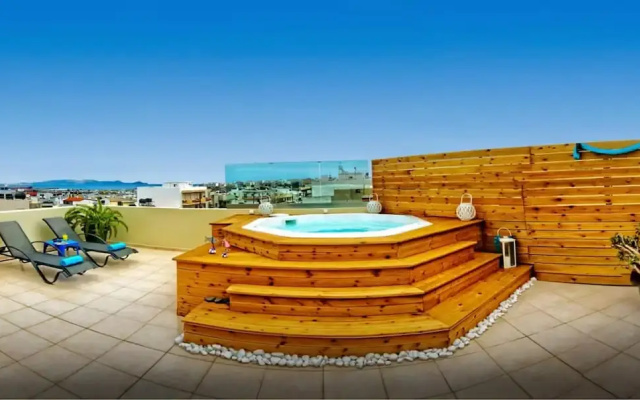 Luxury Sea View Penthouse with Hot Tub