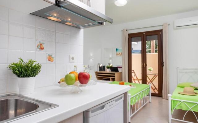 Naxos Diamond Studios Apartments