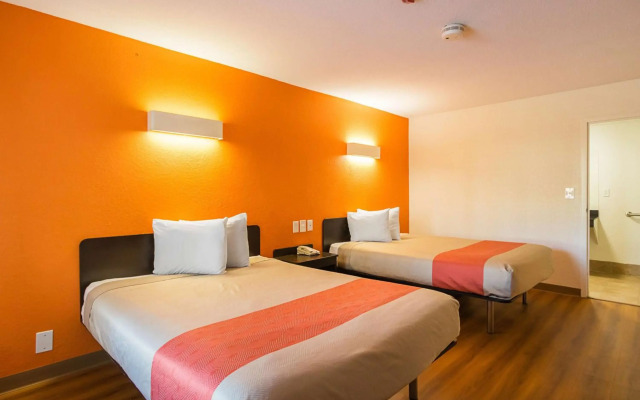Motel 6 Savannah, GA - Midtown