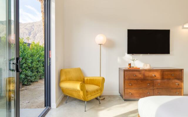 Blackhaus Suites by AvantStay – Modern Comfort in Downtown Palm Springs