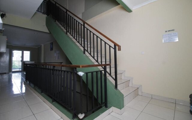 RedDoorz near Lippo Village 3
