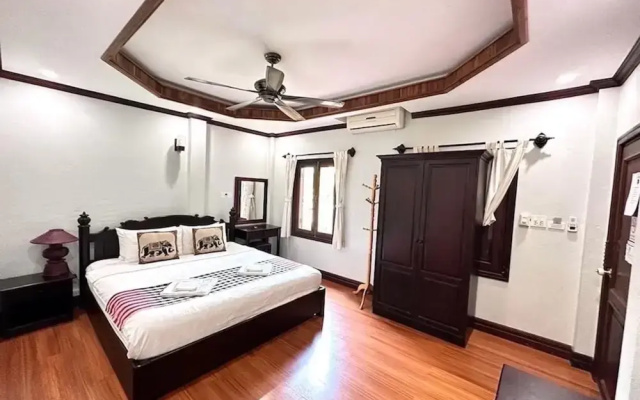Y Not Lao Villa