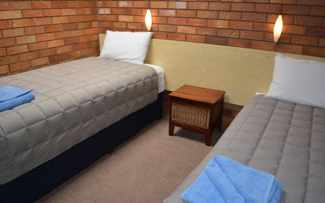 Peter Allen Motor Inn