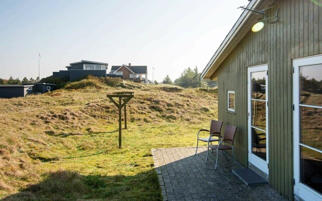 Tranquil Beach Cottage in Rindby-by Traum