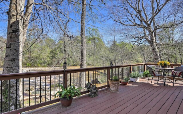 Cozy Creekside Cabin w/ Grill: Fish & Explore!