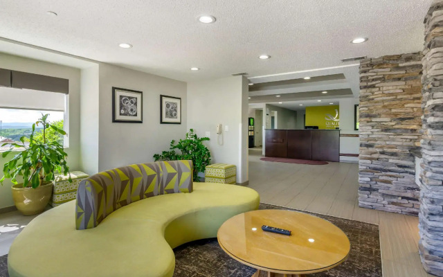 Clarion Pointe Staunton East