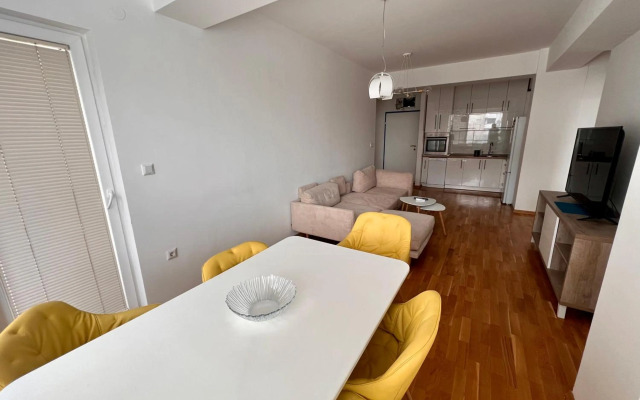 High-End Spacious Apartment next to City Mall