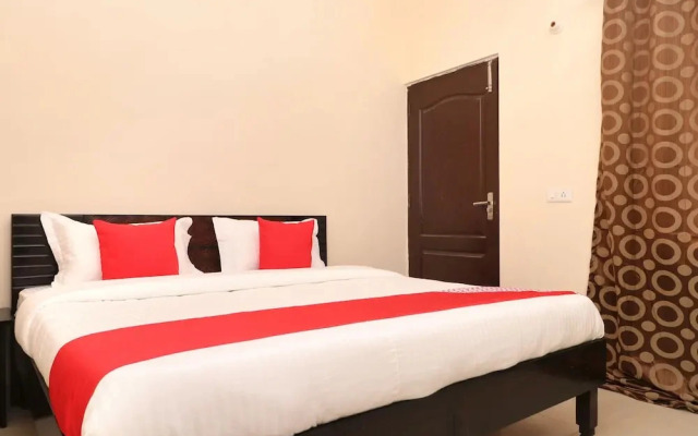 Hotel Sunroof By OYO Rooms