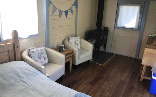 Elton Barn Fishery & Retreat